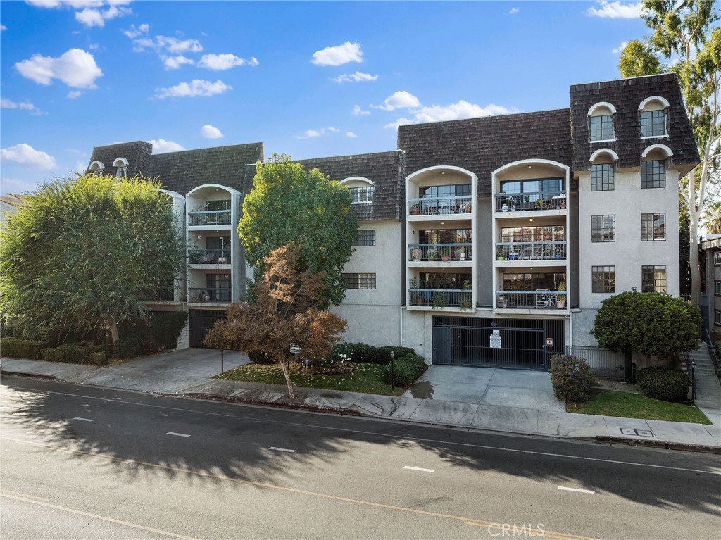 5339 Lindley Avenue 304