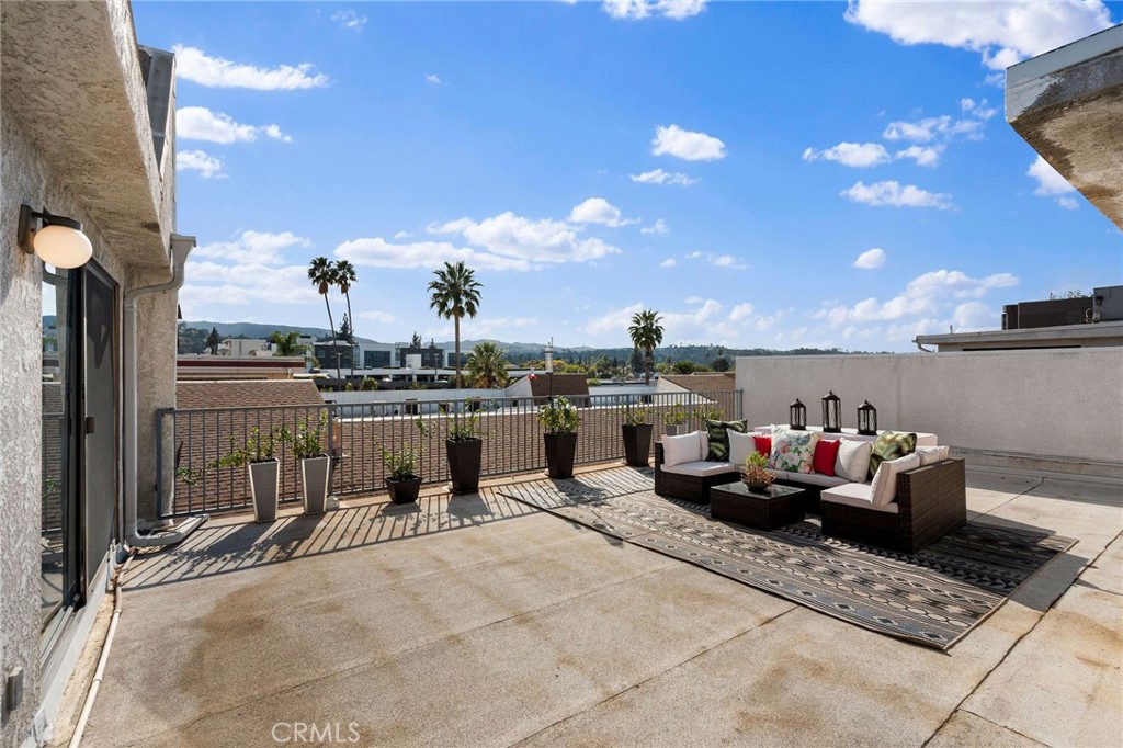 5339 Lindley Avenue 304