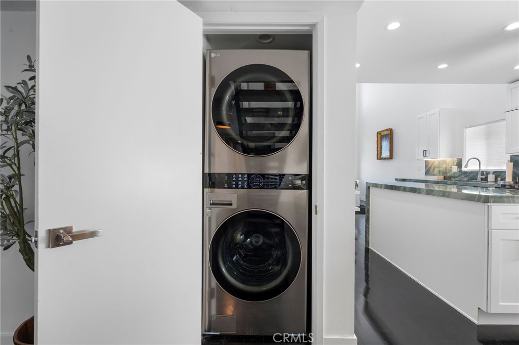 5339 Lindley Avenue 304