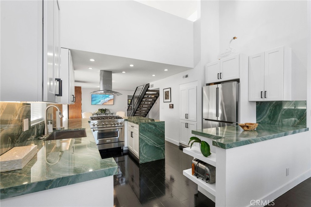 5339 Lindley Avenue 304