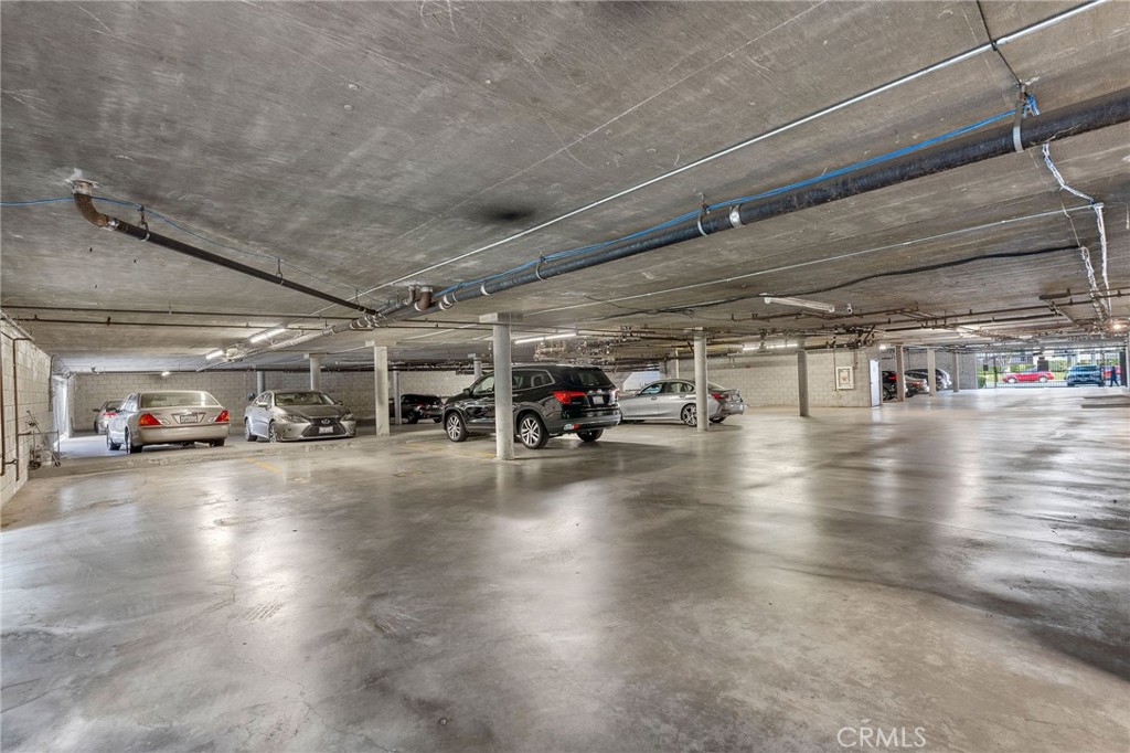 5339 Lindley Avenue 304