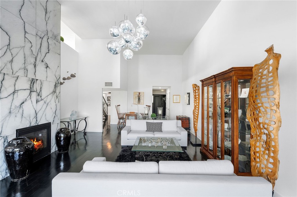 5339 Lindley Avenue 304