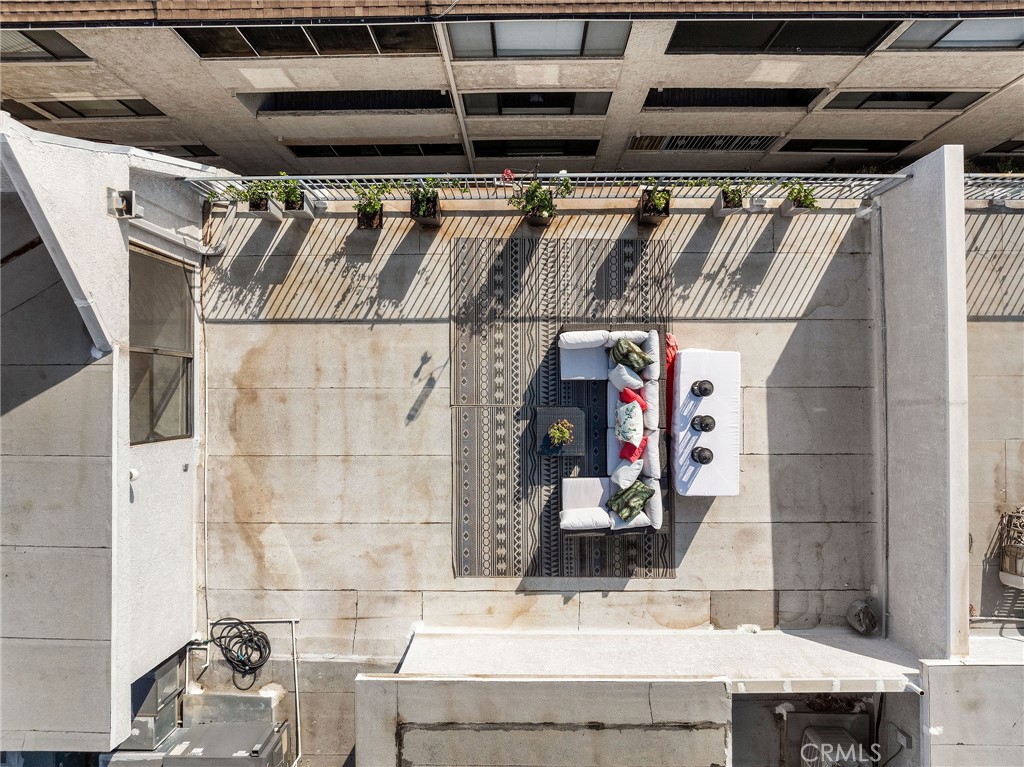 5339 Lindley Avenue 304