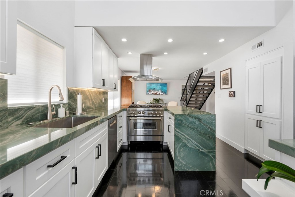 5339 Lindley Avenue 304