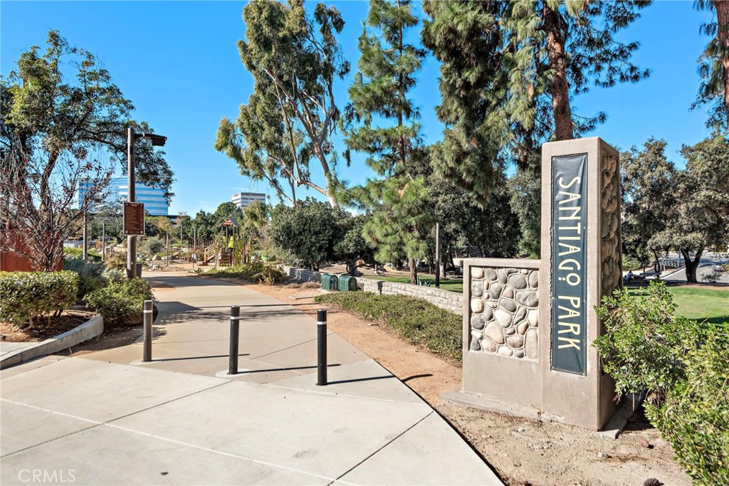 2651 Santiago Street