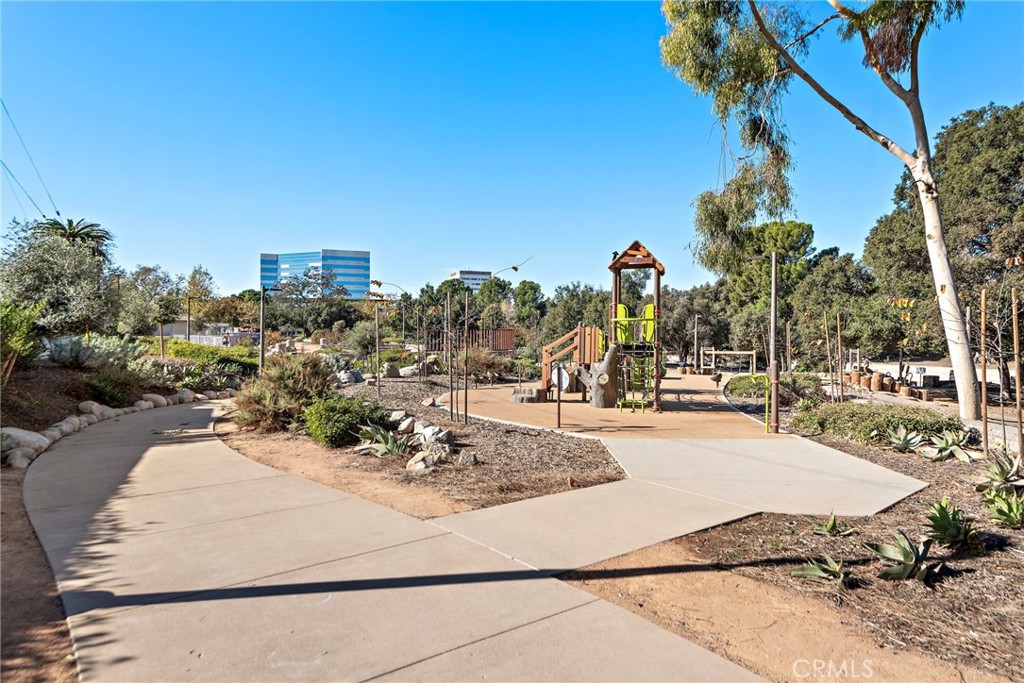 2651 Santiago Street