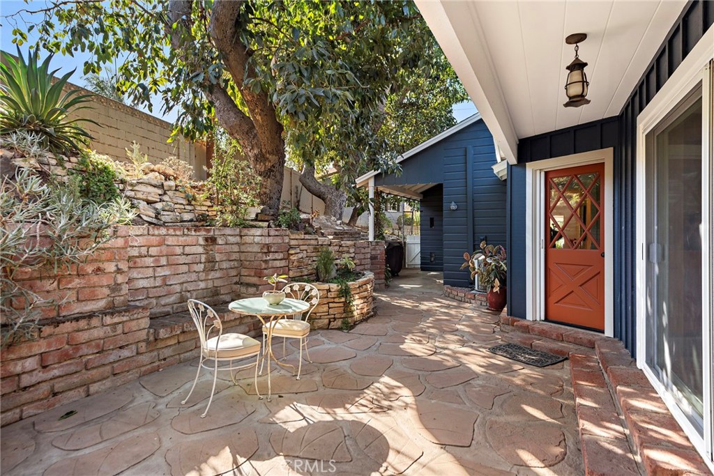 2651 Santiago Street