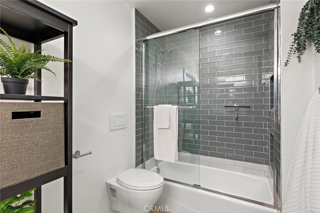 2651 Santiago Street