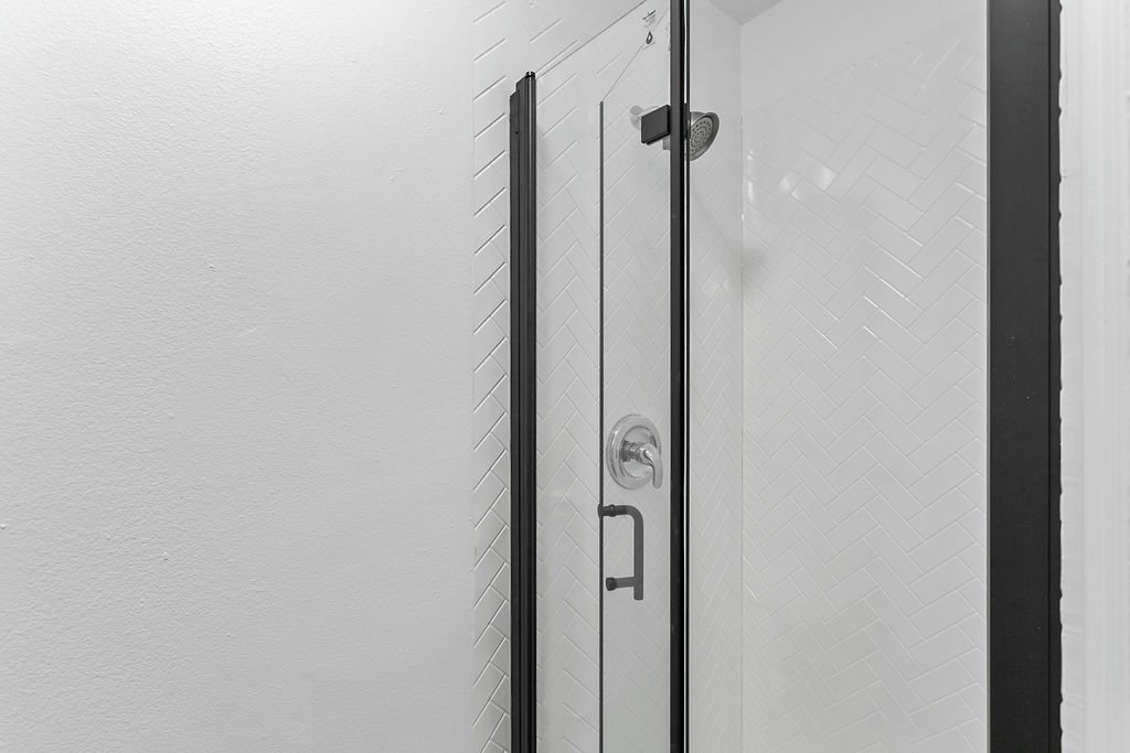 1001 W Macarthur Boulevard 39