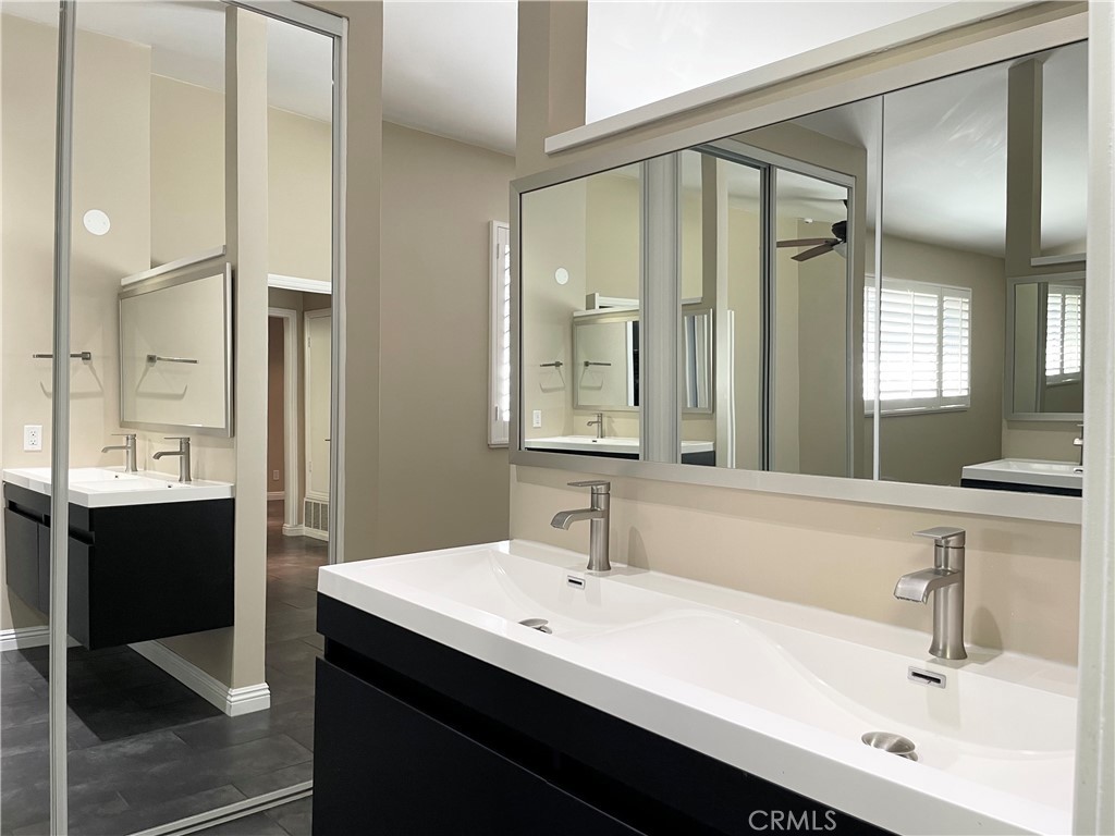 7566 E Woodsboro Avenue