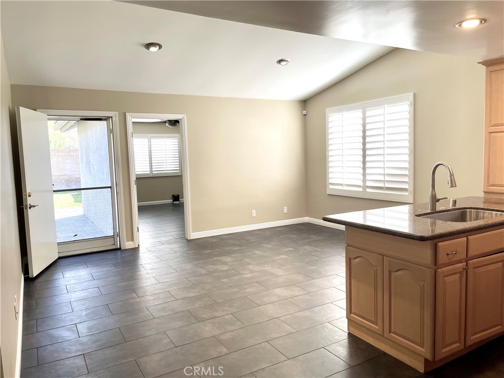 7566 E Woodsboro Avenue