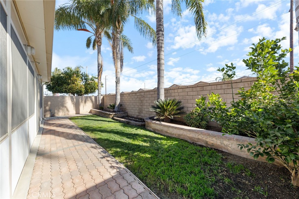 2219 Glimmer Way