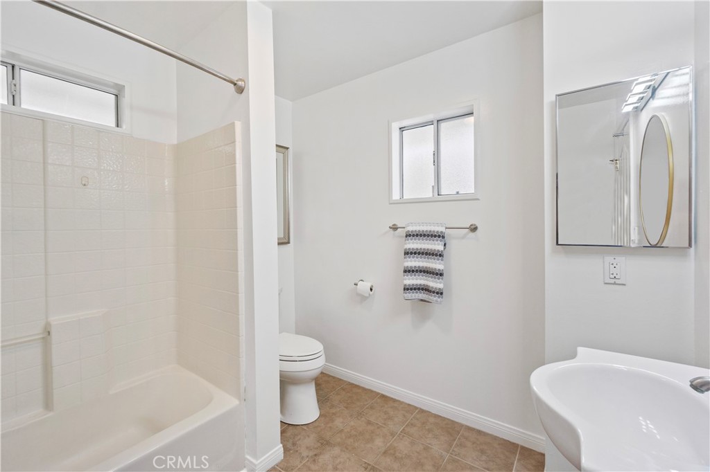 2338 N Towner Street