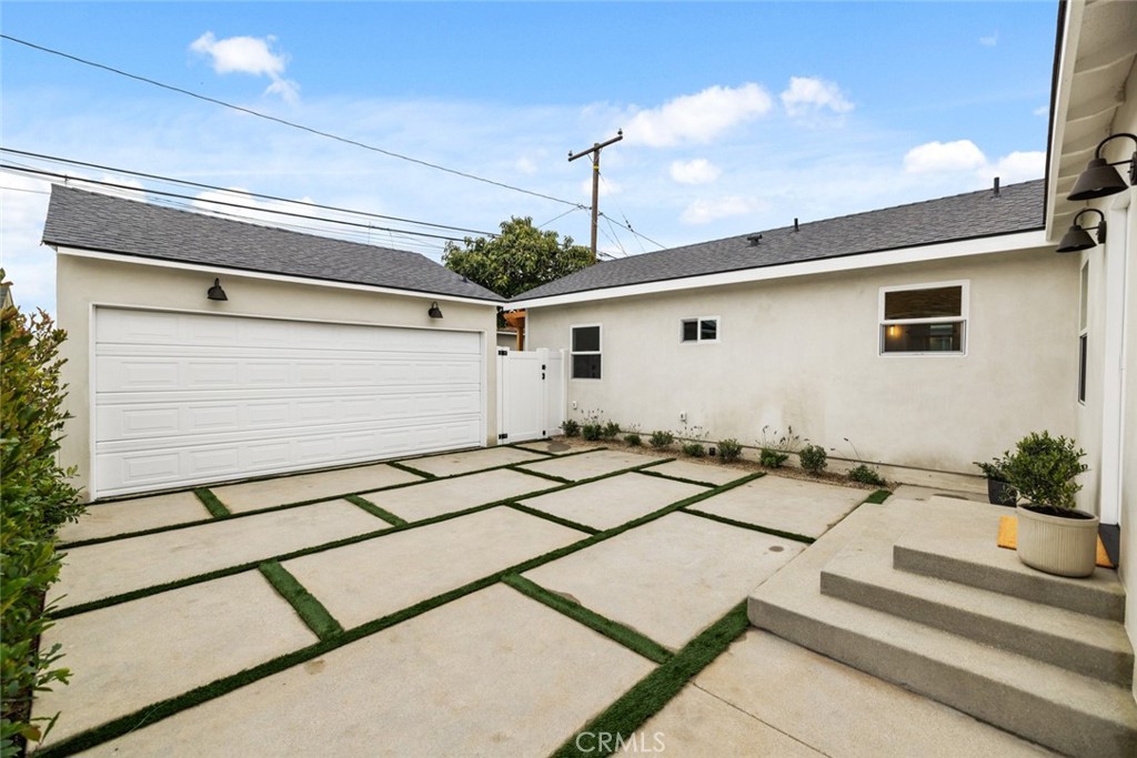 4568 Obispo Avenue