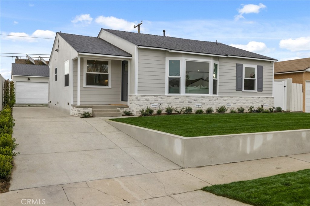 4568 Obispo Avenue