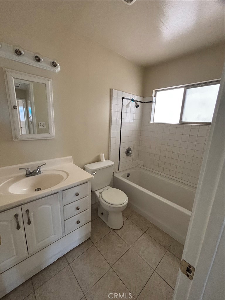 3420 Canoga