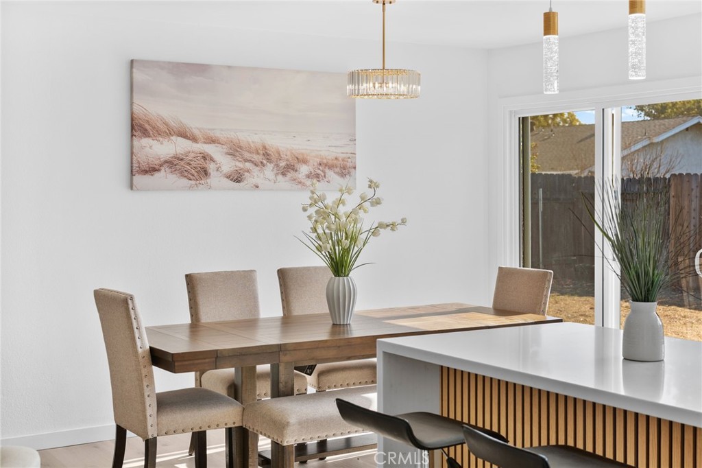 1048 E Oak Hill Street