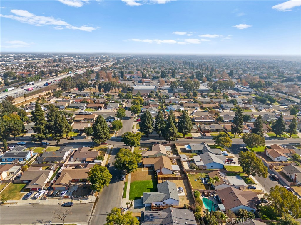 1048 E Oak Hill Street