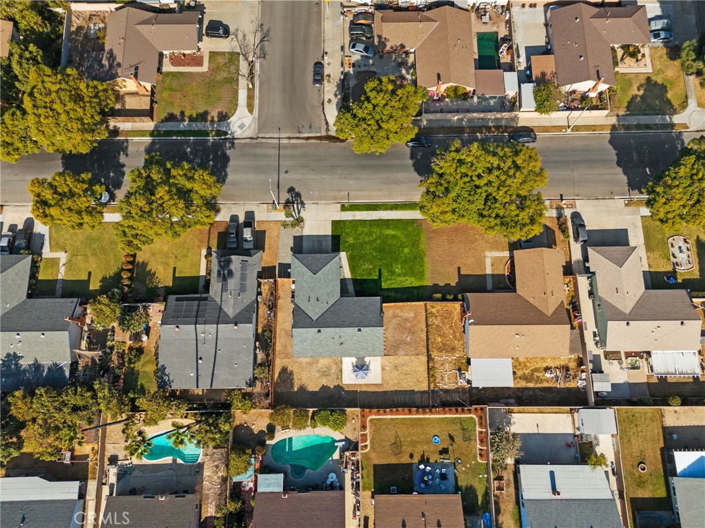 1048 E Oak Hill Street