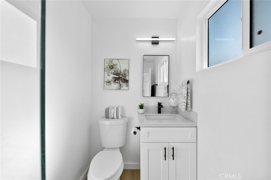 1048 E Oak Hill Street