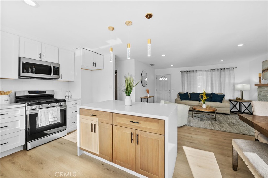 1048 E Oak Hill Street