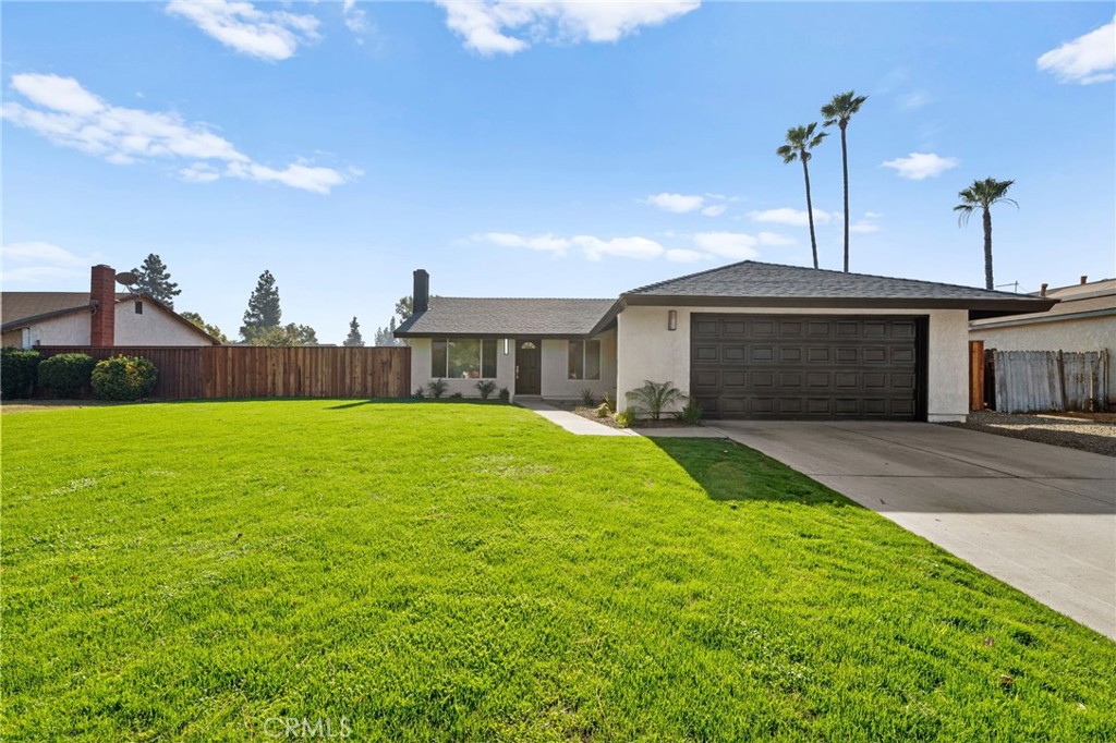 1048 E Oak Hill Street