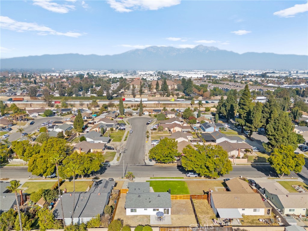 1048 E Oak Hill Street