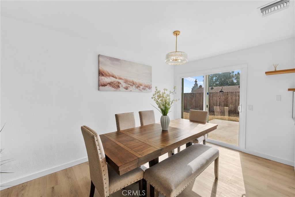 1048 E Oak Hill Street