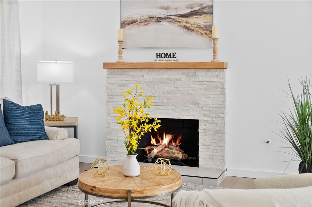 1048 E Oak Hill Street