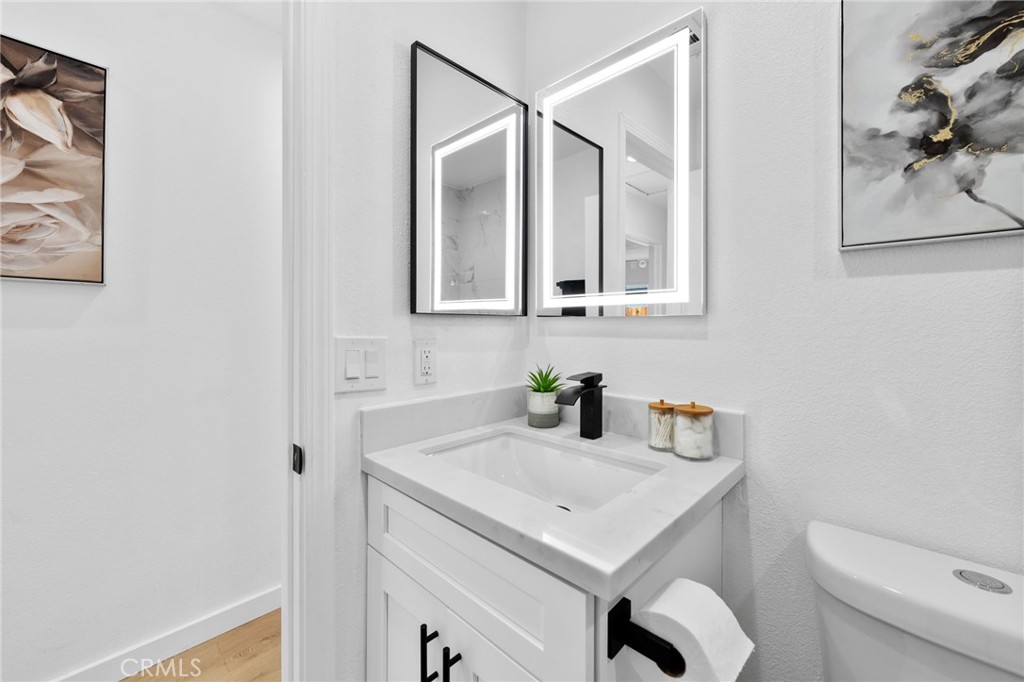 1048 E Oak Hill Street