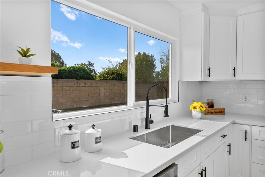 1048 E Oak Hill Street