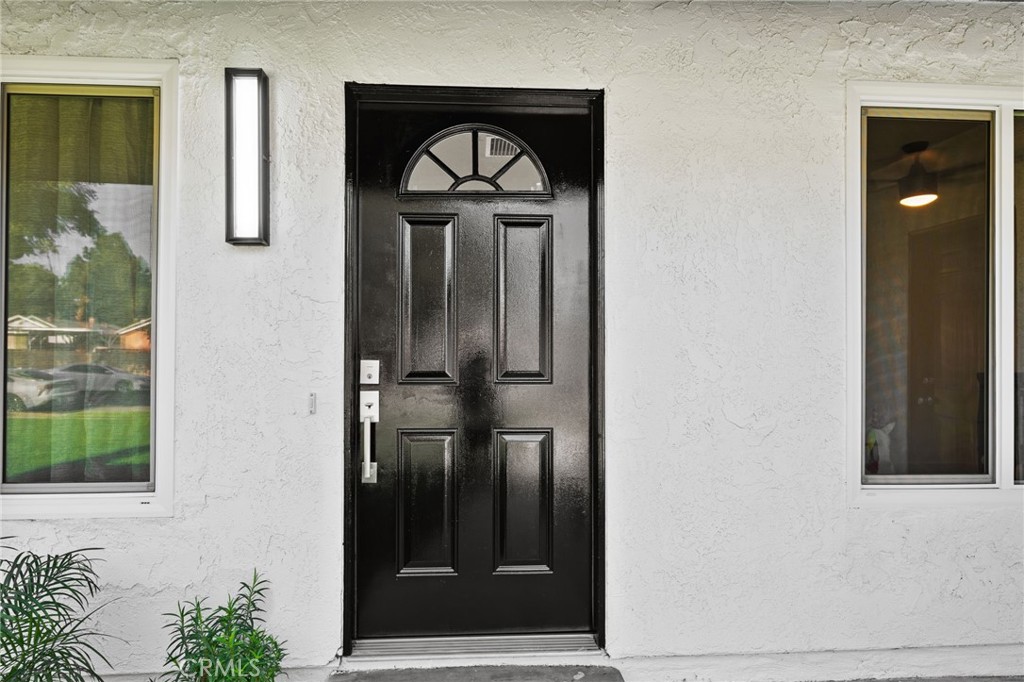 1048 E Oak Hill Street