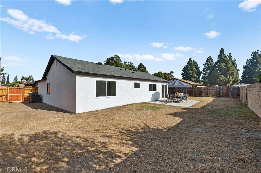 1048 E Oak Hill Street