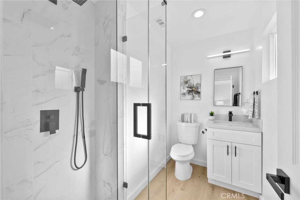 1048 E Oak Hill Street