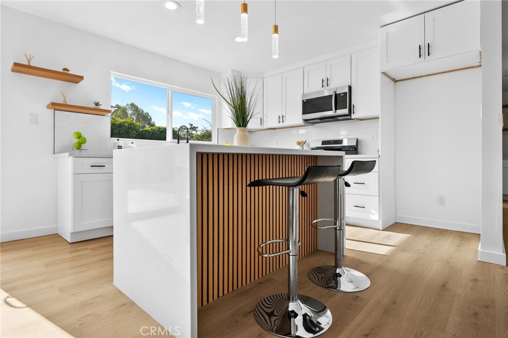 1048 E Oak Hill Street