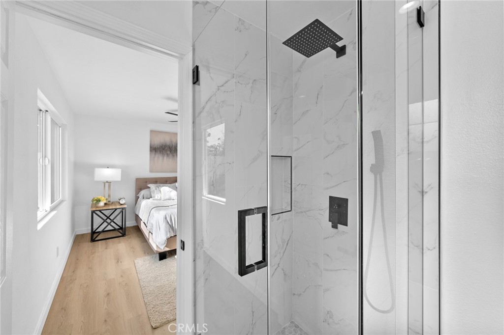 1048 E Oak Hill Street