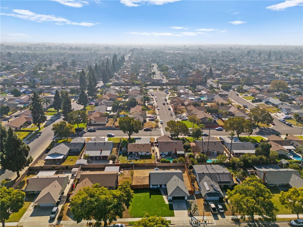 1048 E Oak Hill Street