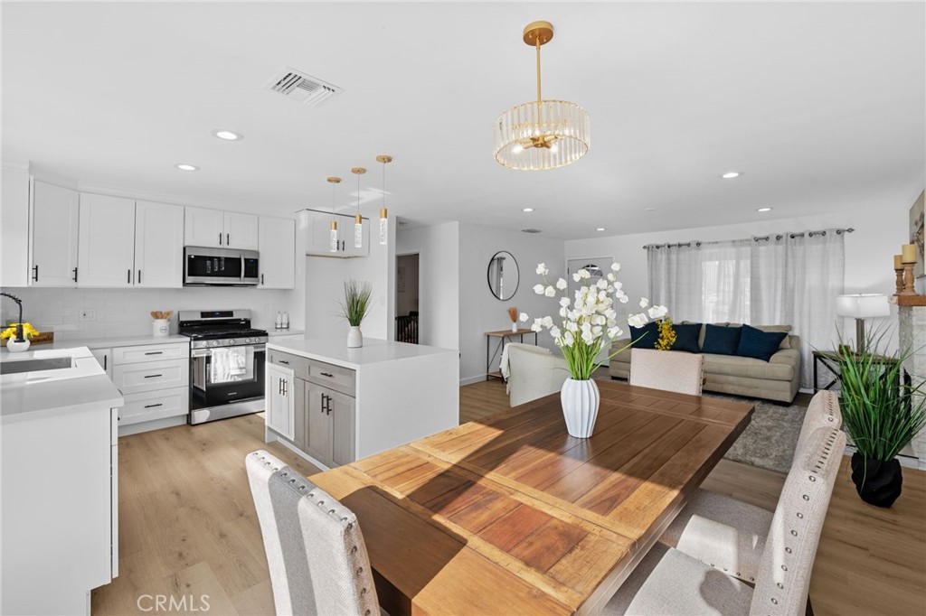 1048 E Oak Hill Street