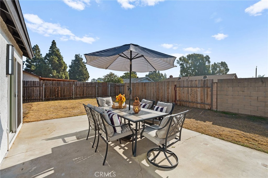 1048 E Oak Hill Street