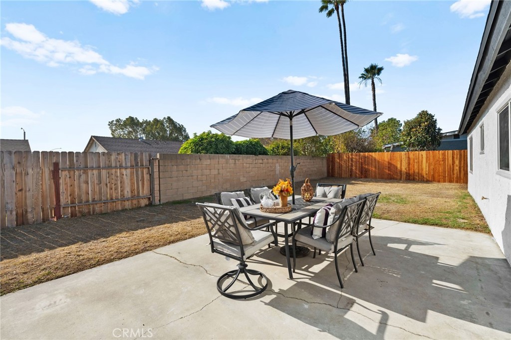 1048 E Oak Hill Street