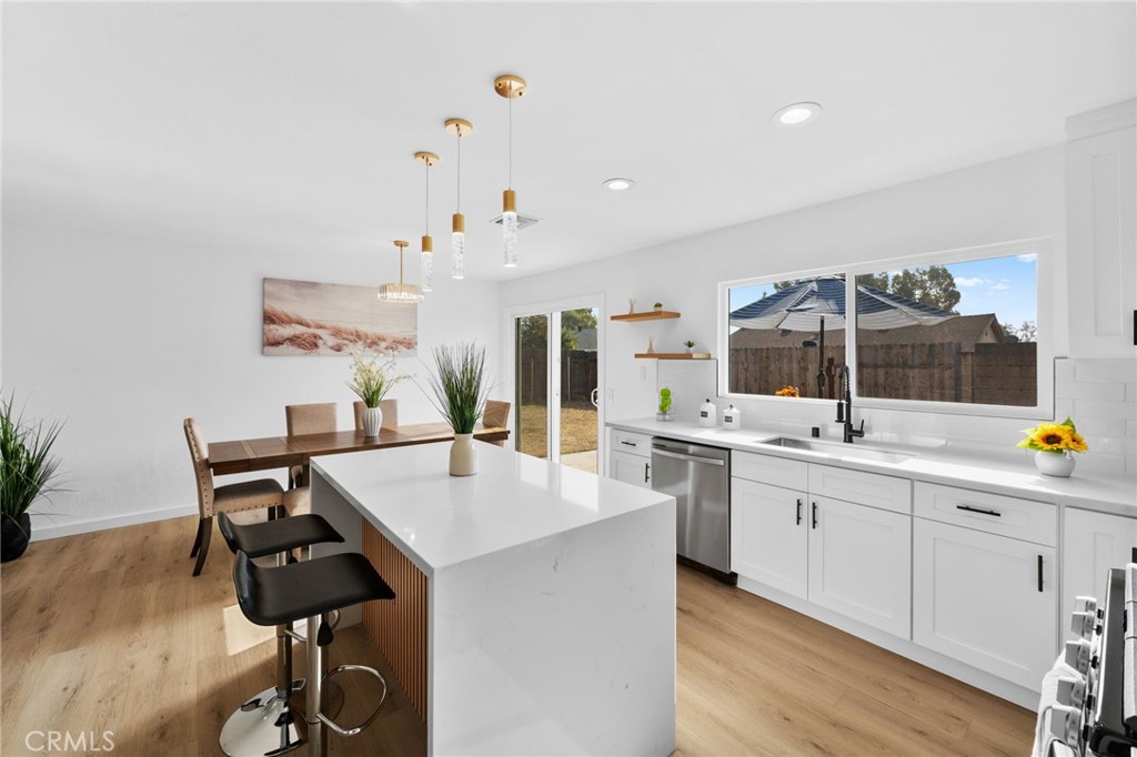 1048 E Oak Hill Street