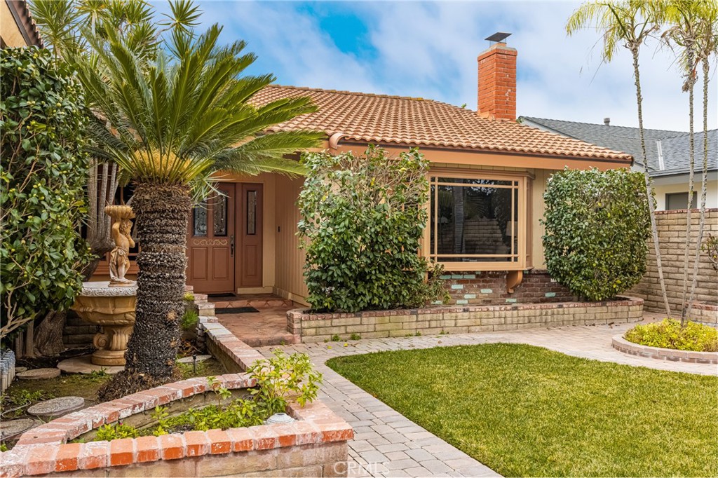 1028 E Mardell Avenue