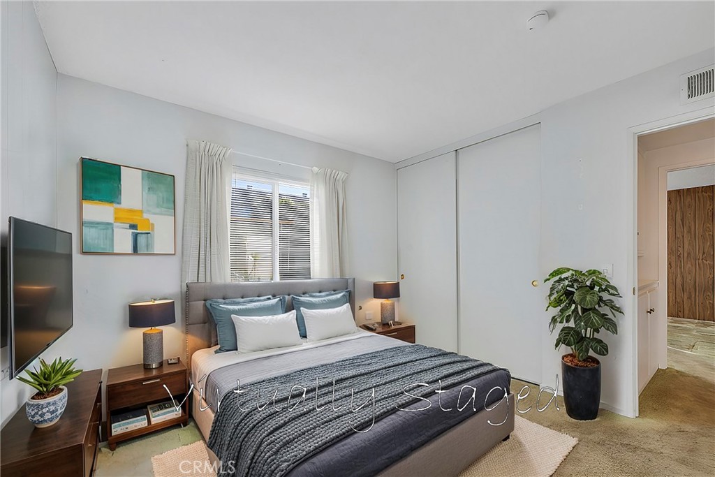 1756 N Holbrook Street