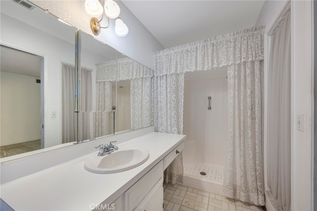 1756 N Holbrook Street