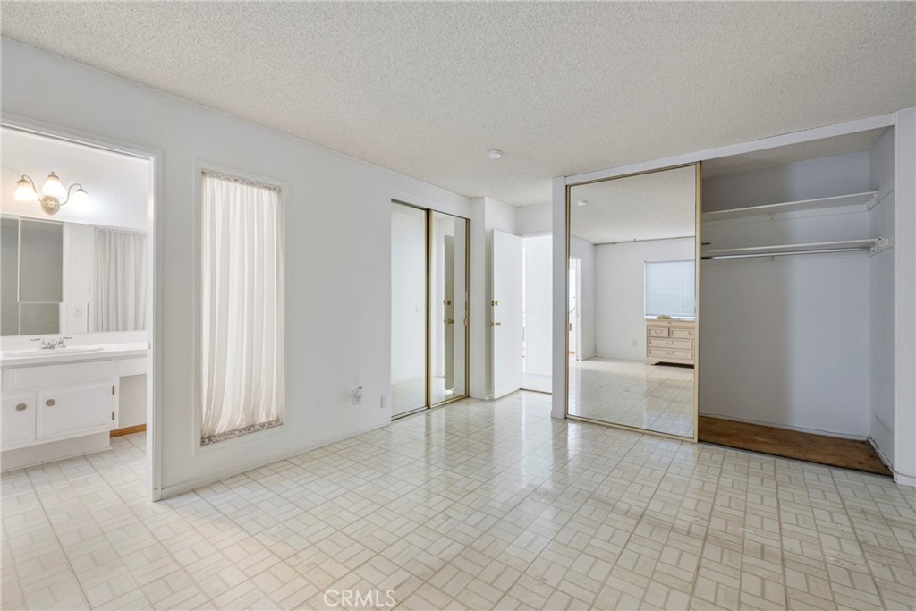 1756 N Holbrook Street