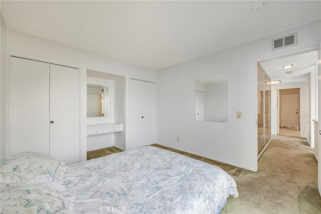 1756 N Holbrook Street