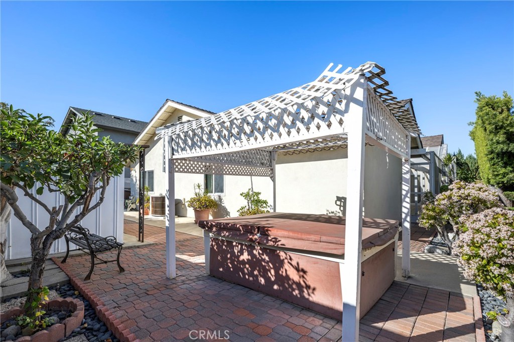 1756 N Holbrook Street