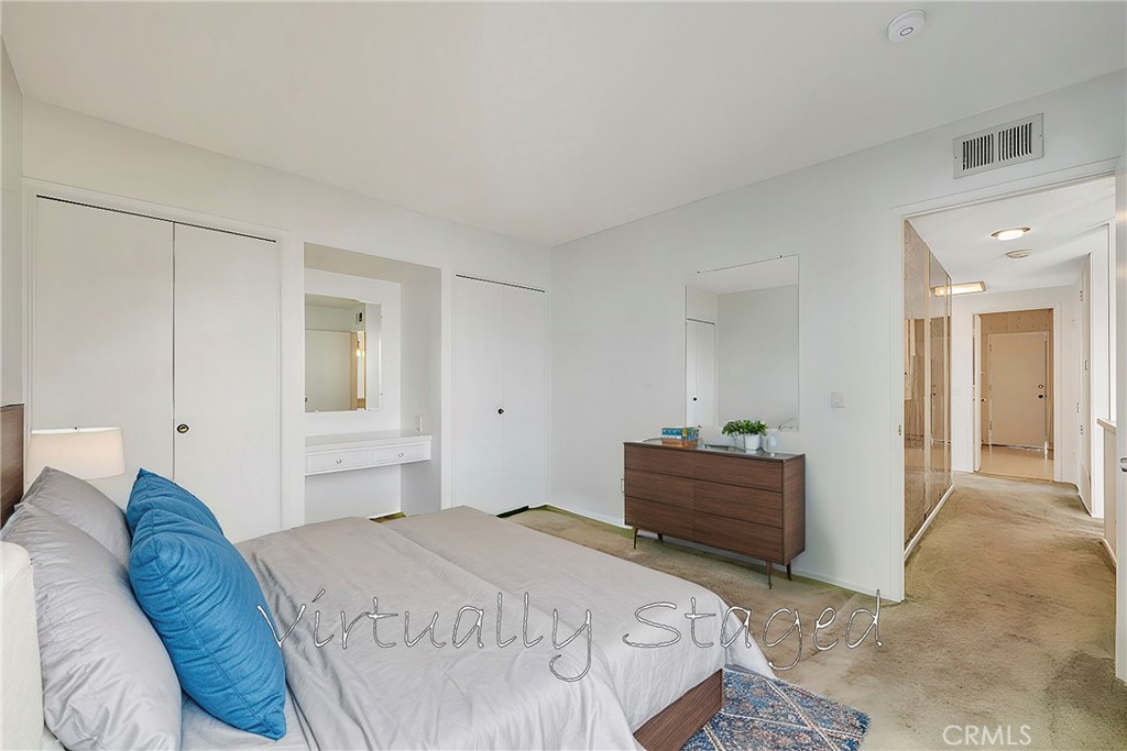 1756 N Holbrook Street