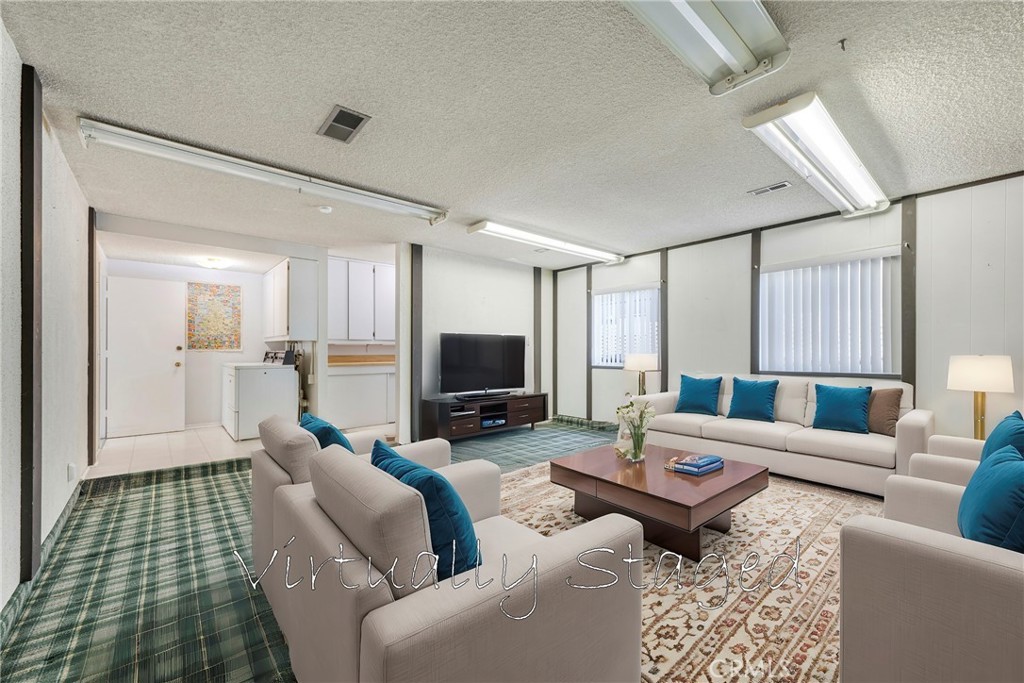 1756 N Holbrook Street