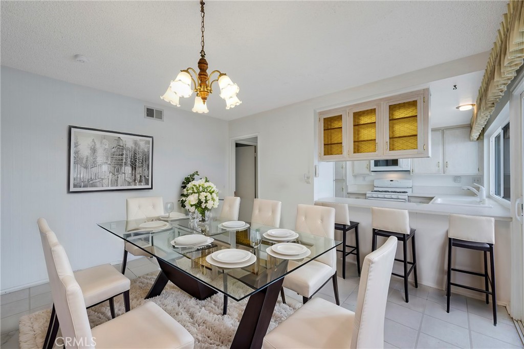 1756 N Holbrook Street